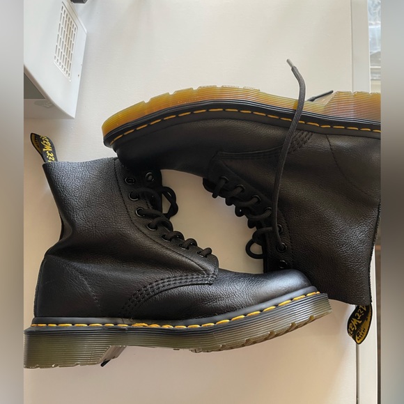 Dr. Martens 1460 WOMEN'S PASCAL
VIRGINIA LEATHER BOOTS - Picture 2 of 5